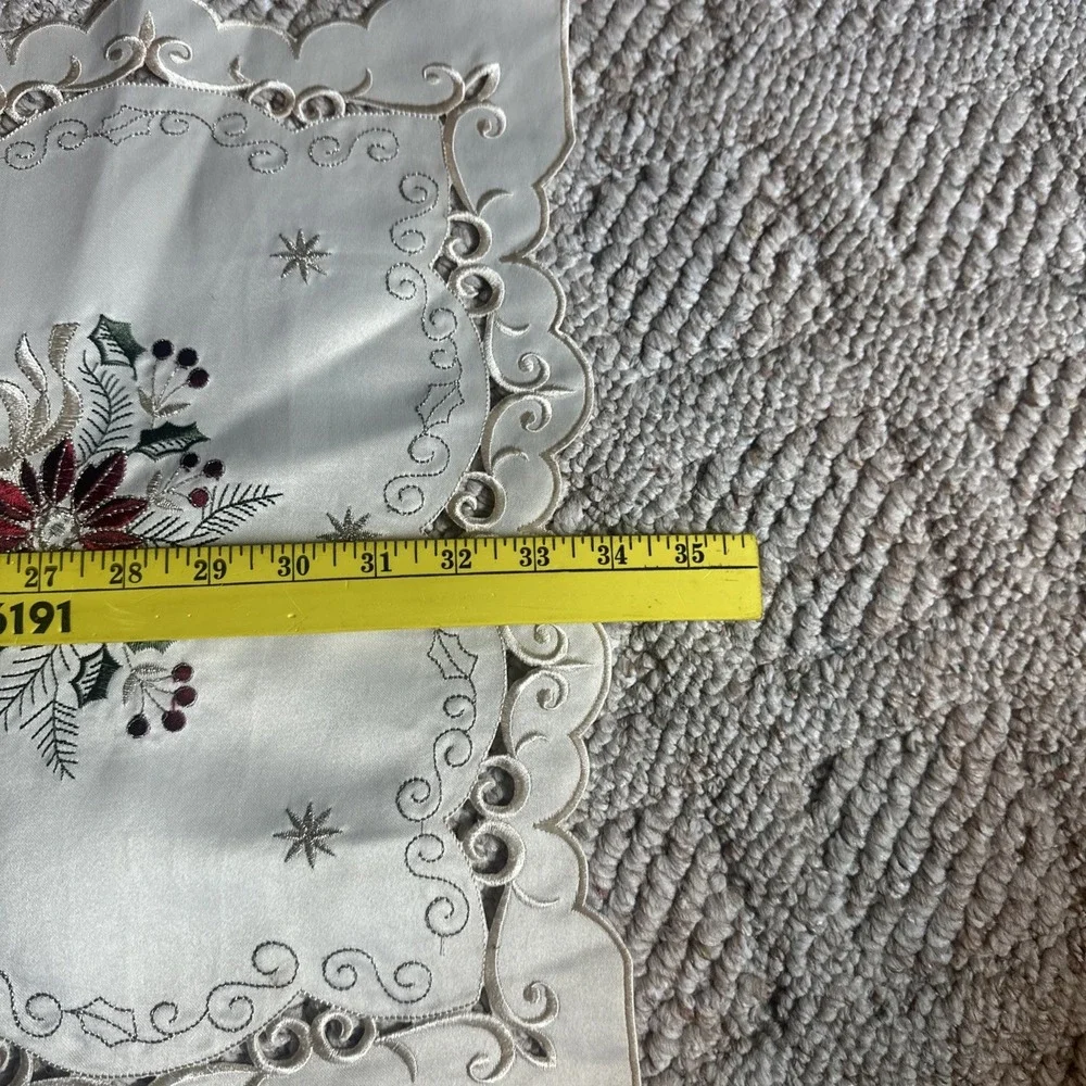 Vintage Christmas 6 Placemats and 1 Table Runner - candle poinsettias
